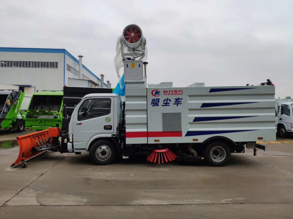 東風(fēng)小多利卡吸塵車（帶噴霧推雪鏟）
